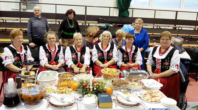 „Złotokłose” za stołem, który zdobył nagrodę „Złotej Łyżki”