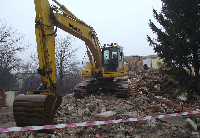 Na terenie byłej firmy Hydral wyburzono biurowiec z częścią socjalną oraz kilka pomieszczeń magazynowych