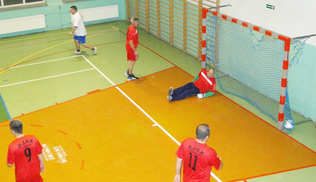 Bramkarz Ajaxu aż 23 razy wyciągał piłkę z siatki Bramkarz Ajaxu aż 23 razy wyciągał piłkę z siatki