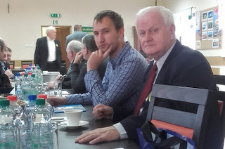 Marian Żygadło (pierwszy z prawej) i Marek Rychlica reprezentowali powiat strzeliński na dolnośląskim zjeździe LZS