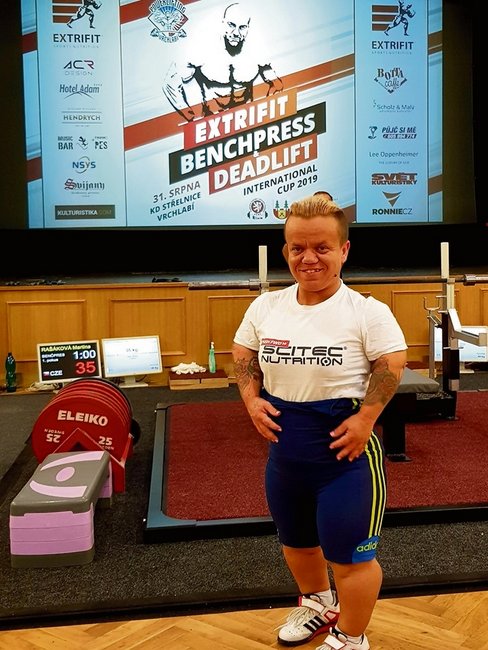 140 kg pozwoliło zająć I miejsce w międzynarodowych zawodach 140 kg pozwoliło zająć I miejsce w międzynarodowych zawodach