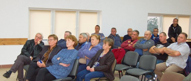 Na zebranie przyszły 42 osoby, to trzy razy więcej niż przyszło w Gęsińcu, ale i tak nie było to 10% ogółu Na zebranie przyszły 42 osoby, to trzy razy więcej niż przyszło w Gęsińcu, ale i tak nie było to 10% ogółu