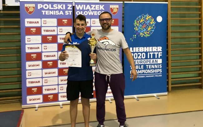 Kacper Głazowski i trener Filip Muszyński tuż po ceremonii medalowej Kacper Głazowski i trener Filip Muszyński tuż po ceremonii medalowej