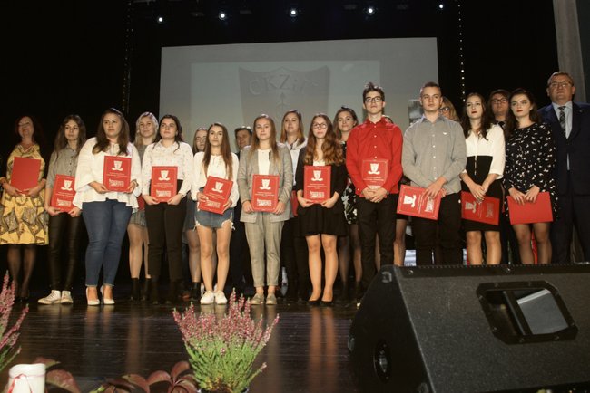 Stypendyści CKZiU w Strzelinie w roku szkolnym 2019-20 Stypendyści CKZiU w Strzelinie w roku szkolnym 2019-20