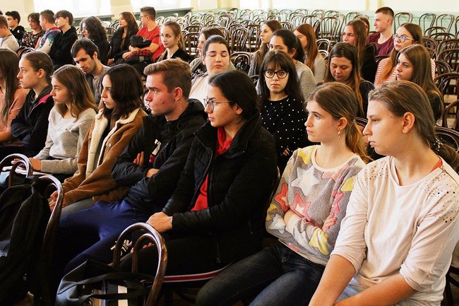 Młodzież wysłuchała wykładów specjalistów z Politechniki Wrocławskiej Młodzież wysłuchała wykładów specjalistów z Politechniki Wrocławskiej