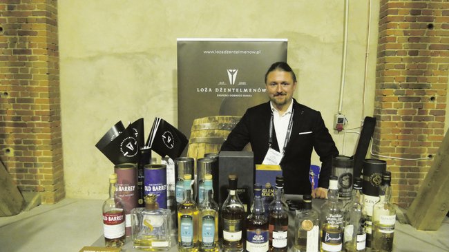 Najdroższa whisky na stoisku Artura Brzychcego kosztowała aż 10 tys. złotych