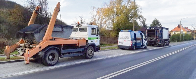 ITD skontrolowało obydwie strzelińskie śmieciarki. Jak się okazało, stan obu był fatalny. Foto: ITD