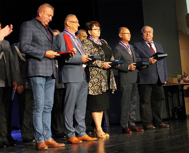 Darczyńcom wręczono krzyże „Niepodległości” Darczyńcom wręczono krzyże „Niepodległości”