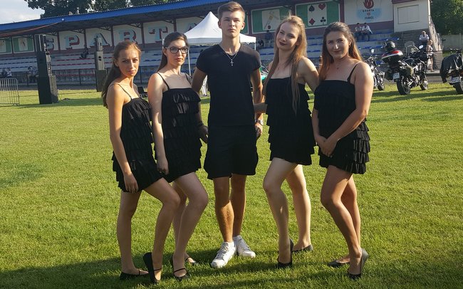 Tancerze uczący się w Studiu Tańca „Mariposa” zaprezentowali się w tańcu Latino Tancerze uczący się w Studiu Tańca „Mariposa” zaprezentowali się w tańcu Latino