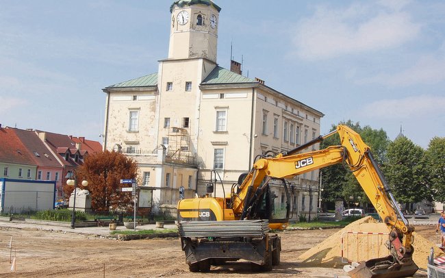 Rynek w Wiązowie jest jednym wielkim placem budowy