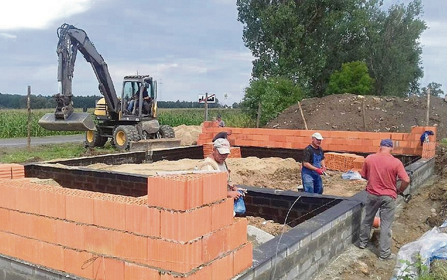 Trwa budowa świetlicy wiejskiej w Kalinowej  (Foto: FB Wiązów)