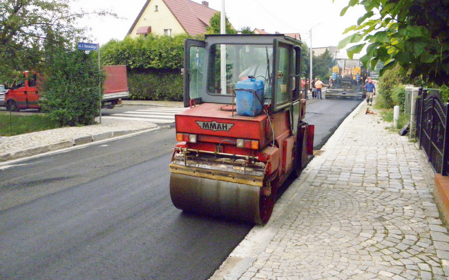 Na ul. Słowackiego położony został nowy asfaltowy dywanik
