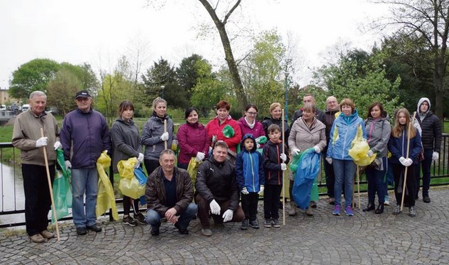 W sobotniej akcji uczestniczyli też samorządowcy, urzędnicy, dyrektorzy i pracownicy szkół