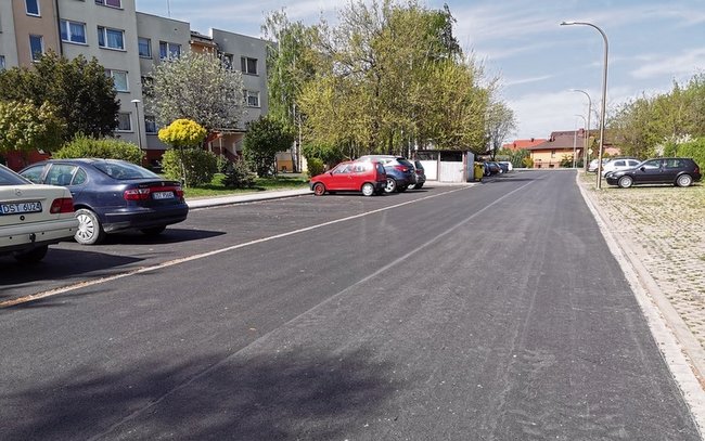 Nawierzchnię wyremontowano od ulicy Okulickiego do skrzyżowania z ulicą Krzywoustego (Foto. UMiG Strzelin) Nawierzchnię wyremontowano od ulicy Okulickiego do skrzyżowania z ulicą Krzywoustego (Foto. UMiG Strzelin)