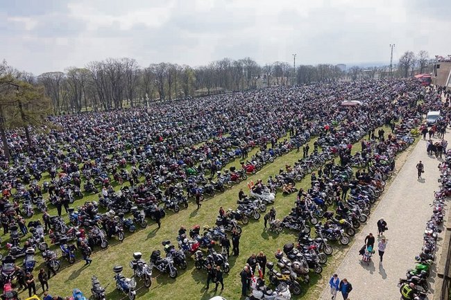 W tym roku do Częstochowy przyjechało 50 tys. motocyklistów. Foto z profilów FB członków SGM W tym roku do Częstochowy przyjechało 50 tys. motocyklistów. Foto z profilów FB członków SGM