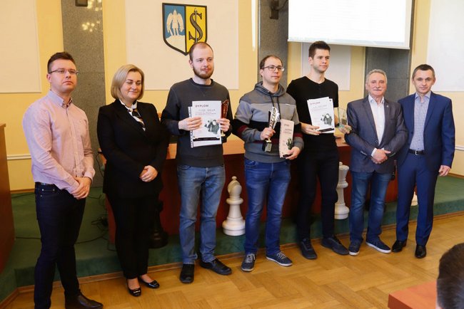 Najlepsi szachiści III Memoriału odebrali nagrody i puchary Najlepsi szachiści III Memoriału odebrali nagrody i puchary