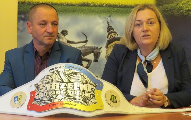 - Cieszę się, że w Strzelinie odbędzie się gala bokserska. Nasze miasto ma duże tradycje w tej dyscyplinie sportowej - mówiła burmistrz Dorota Pawnuk - Cieszę się, że w Strzelinie odbędzie się gala bokserska. Nasze miasto ma duże tradycje w tej dyscyplinie sportowej - mówiła burmistrz Dorota Pawnuk