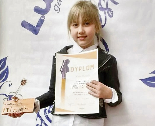 Maja Humelt zajęła I miejsce w Dolnośląskim Konkursie Gitarowym „O miedzianą strunę” w Legnicy Maja Humelt zajęła I miejsce w Dolnośląskim Konkursie Gitarowym „O miedzianą strunę” w Legnicy