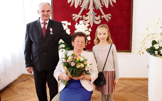 Lidia i Jerzy Piękoś z wnuczką Hanią Lidia i Jerzy Piękoś z wnuczką Hanią