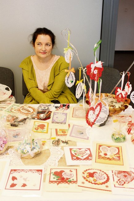 Aneta Horżaniecka z Dębnik to mistrzyni prac szydełkowych i wytłaczania kartek Aneta Horżaniecka z Dębnik to mistrzyni prac szydełkowych i wytłaczania kartek