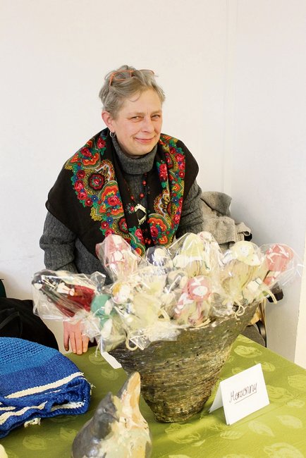 Anna Grzesiowska z Nowolesia zaprezentowała wiązane lalki motanki Anna Grzesiowska z Nowolesia zaprezentowała wiązane lalki motanki