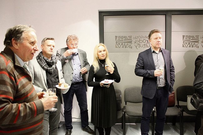 W spotkaniu uczestniczyli przedstawiciele dużych i małych przedsiębiorstw W spotkaniu uczestniczyli przedstawiciele dużych i małych przedsiębiorstw
