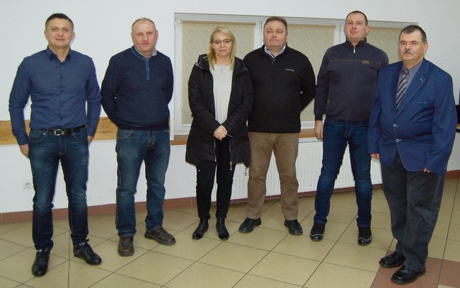 Rada sołecka Kuropatnika z sołtysem. Od lewej: Henryk Kliś, Jarosław Humelt, Renata Garczarek (przewodnicząca rady sołeckiej), Marek Cuker, Marek Ciurys i Adam Daniluk (sołtys) Rada sołecka Kuropatnika z sołtysem. Od lewej: Henryk Kliś, Jarosław Humelt, Renata Garczarek (przewodnicząca rady sołeckiej), Marek Cuker, Marek Ciurys i Adam Daniluk (sołtys)