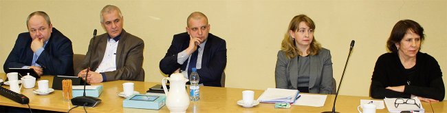 Według radnego Mariusza Majewskiego (w środku) warto czasem posłuchać krytycznego głosu Według radnego Mariusza Majewskiego (w środku) warto czasem posłuchać krytycznego głosu