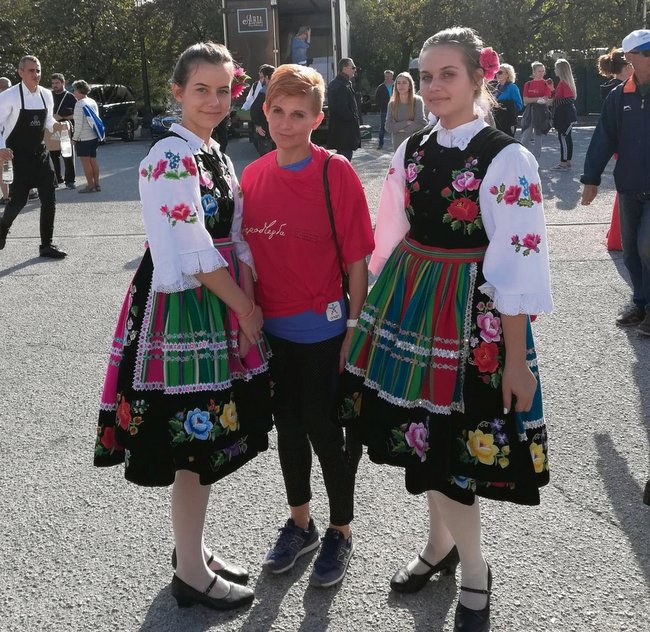 Z dziewczętami z Polonii w Atenach Z dziewczętami z Polonii w Atenach