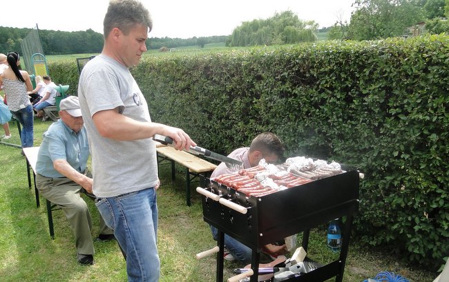 Każdy z uczestników mógł również spróbować smacznej, pieczonej kiełbaski