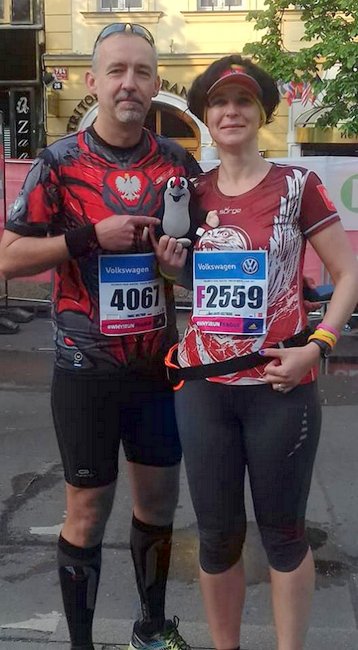 Monika i Tomasz z symbolem Czech - krecikiem