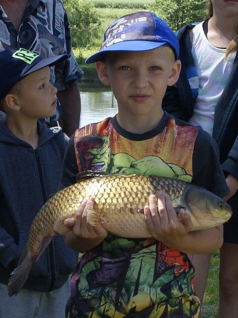 Największą rybę złowił Krzysio Tłumak. Był to amur ważący 2,8 kg