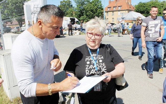 - Daję głowę, że przyjmowanie uchodźców grozi zamachami, to jest pewne na 100% - powiedział Lech Dymitr z Biedrzychowa