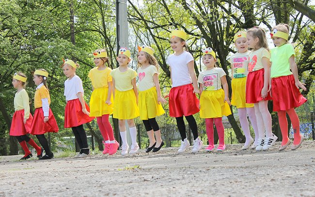 Na scenie zaprezentowały się tańczące przedszkolaki