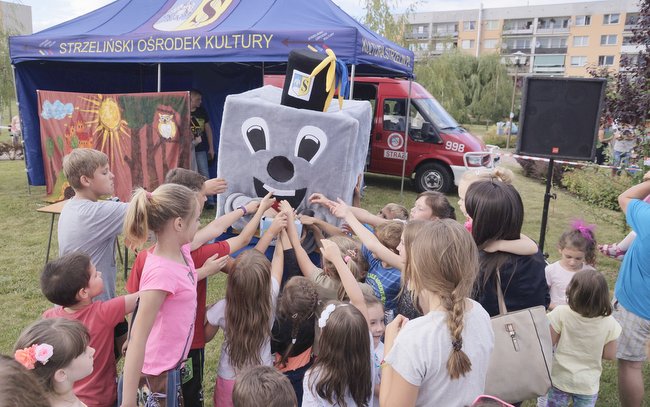 „Granitek” ma górnicze atrybuty, a kolorystyką nawiązuje do barw herbowych Strzelina i koloru granitu