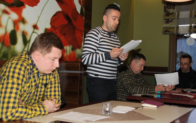 Sprawozdanie finansowe przedstawił Artur Szewc (po prawej), a komisji rewizyjnej Patryk Kunderman (z lewej)