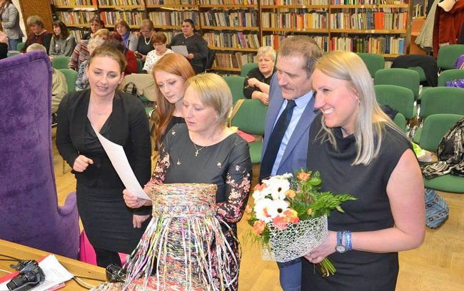 Spotkanie poprowadziła dyrektor GBP w Wiązowie Magdalena Krupa (z prawej)