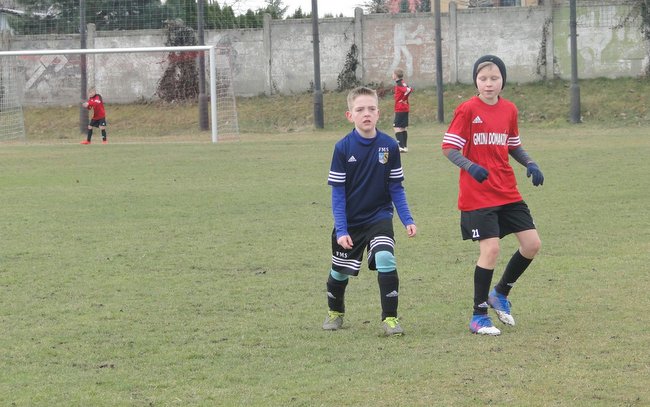 Piłkarze ze Strzelina i Domaniowa zmierzyli się na stadionie przy ul. Staromiejskiej w Strzelinie Piłkarze ze Strzelina i Domaniowa zmierzyli się na stadionie przy ul. Staromiejskiej w Strzelinie