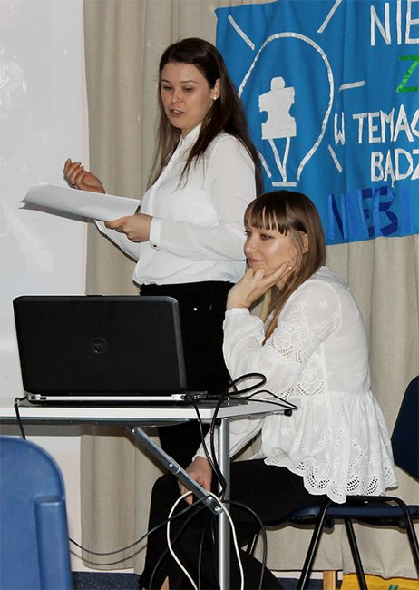 O celach pracy w grupie przedszkolnej terapeutycznej dla dzieci z autyzmem mówiły Aneta Lipowiecka i Kamila Wnuk (od lewej) O celach pracy w grupie przedszkolnej terapeutycznej dla dzieci z autyzmem mówiły Aneta Lipowiecka i Kamila Wnuk (od lewej)