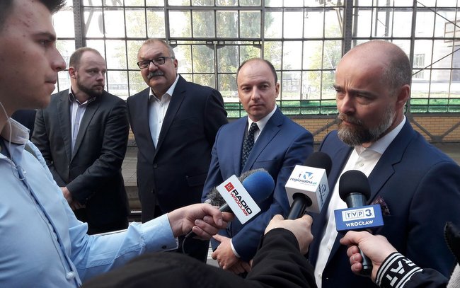 Wśród inwestycji w ramach tworzenia Dolnośląskiej Trójaglomeracji jest przebudowa Wrocławskiego Węzła Kolejowego – mówi Michał Bobowiec Wśród inwestycji w ramach tworzenia Dolnośląskiej Trójaglomeracji jest przebudowa Wrocławskiego Węzła Kolejowego – mówi Michał Bobowiec