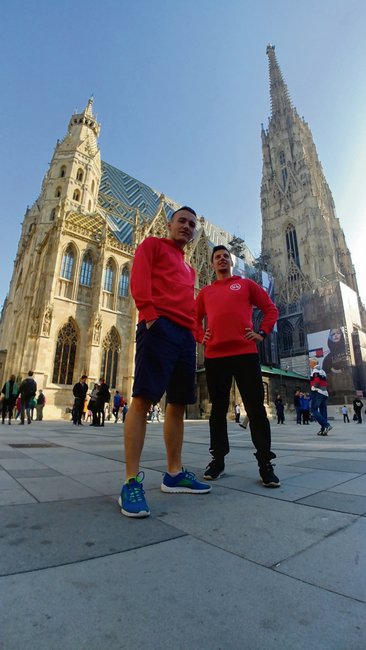Rafał (po lewej) miał także czas na zwiedzanie stolicy Austrii Rafał (po lewej) miał także czas na zwiedzanie stolicy Austrii