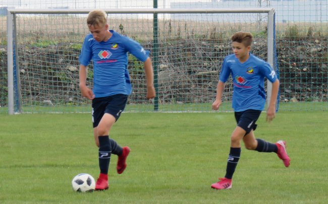 Jakub Plewak (po lewej) zdobył bramkę w trzeciej lidze Jakub Plewak (po lewej) zdobył bramkę w trzeciej lidze