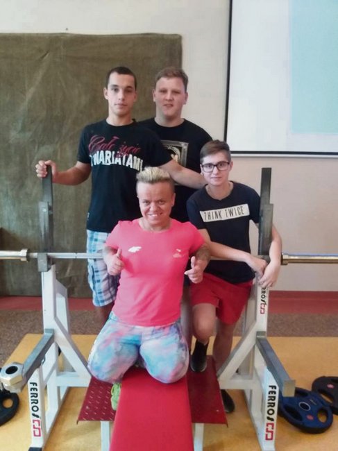 SOS-W w Skoroszowicach odwiedziła zdobywczyni wielu tytułów w wyciskaniu ciężarów Małgorzata Hałas-Koralewska SOS-W w Skoroszowicach odwiedziła zdobywczyni wielu tytułów w wyciskaniu ciężarów Małgorzata Hałas-Koralewska