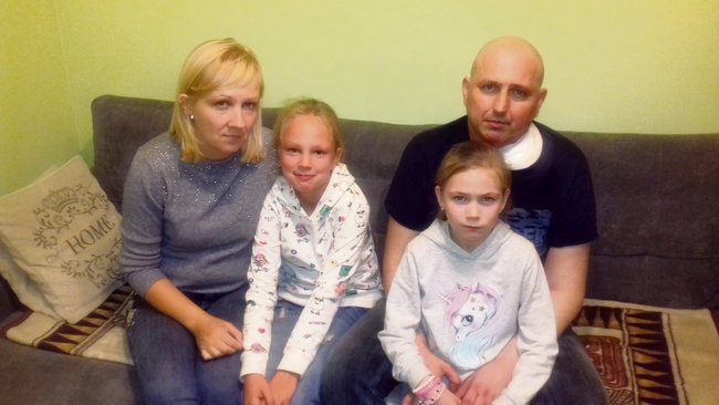 W trudnych chwilach walki z chorobą dużym wsparciem dla pana Cezarego jest najbliższa rodzina. Od lewej: żona Agnieszka oraz córki Andżelika i Maja W trudnych chwilach walki z chorobą dużym wsparciem dla pana Cezarego jest najbliższa rodzina. Od lewej: żona Agnieszka oraz córki Andżelika i Maja