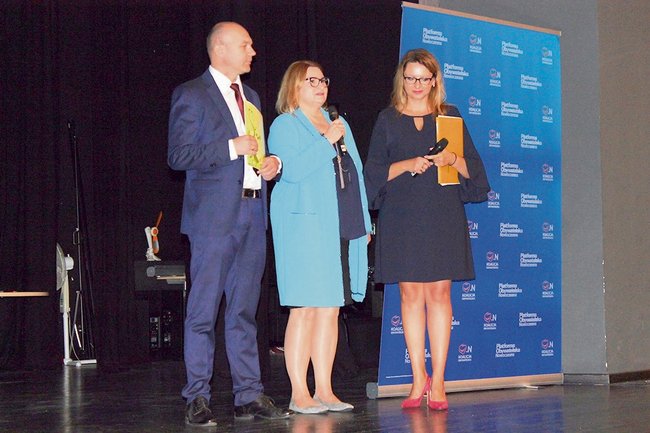 Konwencję poprowadzili Anna Horodyska, radna Sejmiku Województwa Dolnośląskiego i Wojciech Bochnak, szef struktur Platformy Obywatelskiej w Strzelinie. W środku Barbara Zdrojewska, senator RP Konwencję poprowadzili Anna Horodyska, radna Sejmiku Województwa Dolnośląskiego i Wojciech Bochnak, szef struktur Platformy Obywatelskiej w Strzelinie. W środku Barbara Zdrojewska, senator RP