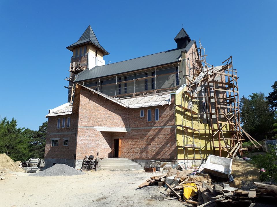 Kościół pomieści odradzającą się wspólnotę. Prace budowlane rozpoczęto w marcu 2016 r. (Foto. facebook parafii Św. Teresy od Dzieciątka Jezus, Brzuchowice) Kościół pomieści odradzającą się wspólnotę. Prace budowlane rozpoczęto w marcu 2016 r. (Foto. facebook parafii Św. Teresy od Dzieciątka Jezus, Brzuchowice)