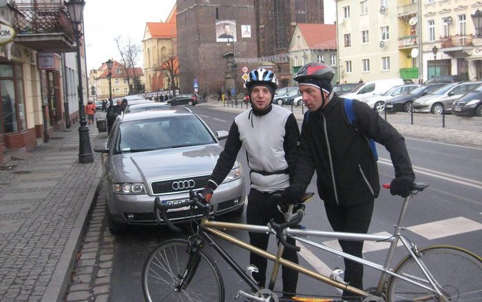 Kolarzom nie są straszne gorsze warunki pogodowe