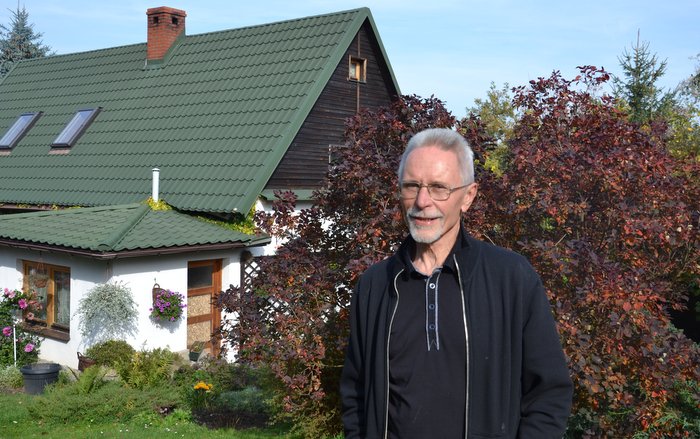 - Jako pierwszy sprowadził się tu pułkownik, jeszcze jako czynny wojskowy, ale nie wiemy, jak tu trafił - mówi Jerzy Stęślicki