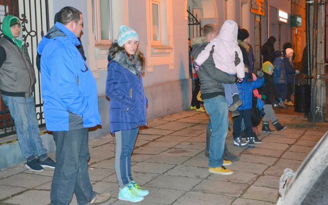 Mieszkańcy Wiązowa przed wyjazdem na mecz Mieszkańcy Wiązowa przed wyjazdem na mecz