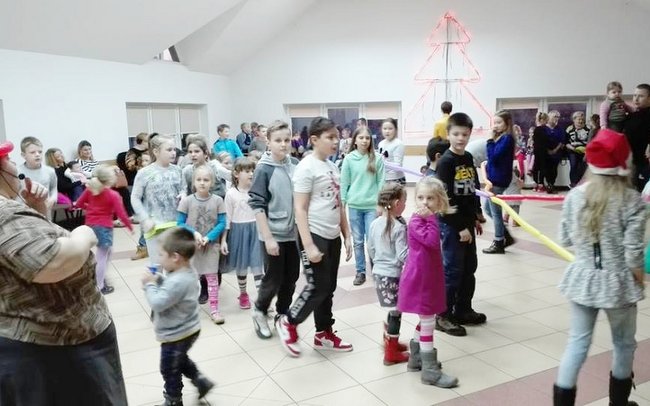 Czas umilały dzieciom zabawy organizowane przez animatorów ze Strzelińskiego Ośrodka Kultury Czas umilały dzieciom zabawy organizowane przez animatorów ze Strzelińskiego Ośrodka Kultury